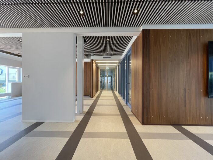Hergebruikte materialen toegepast in een innovatief incubatorgebouw in Leiden