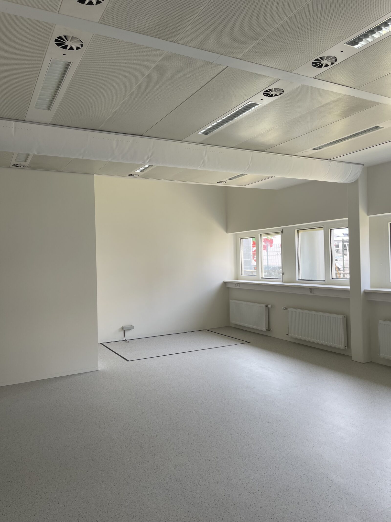 Trillingsarme betonvloer en inpandige funderingen voor high-precision quantum labs